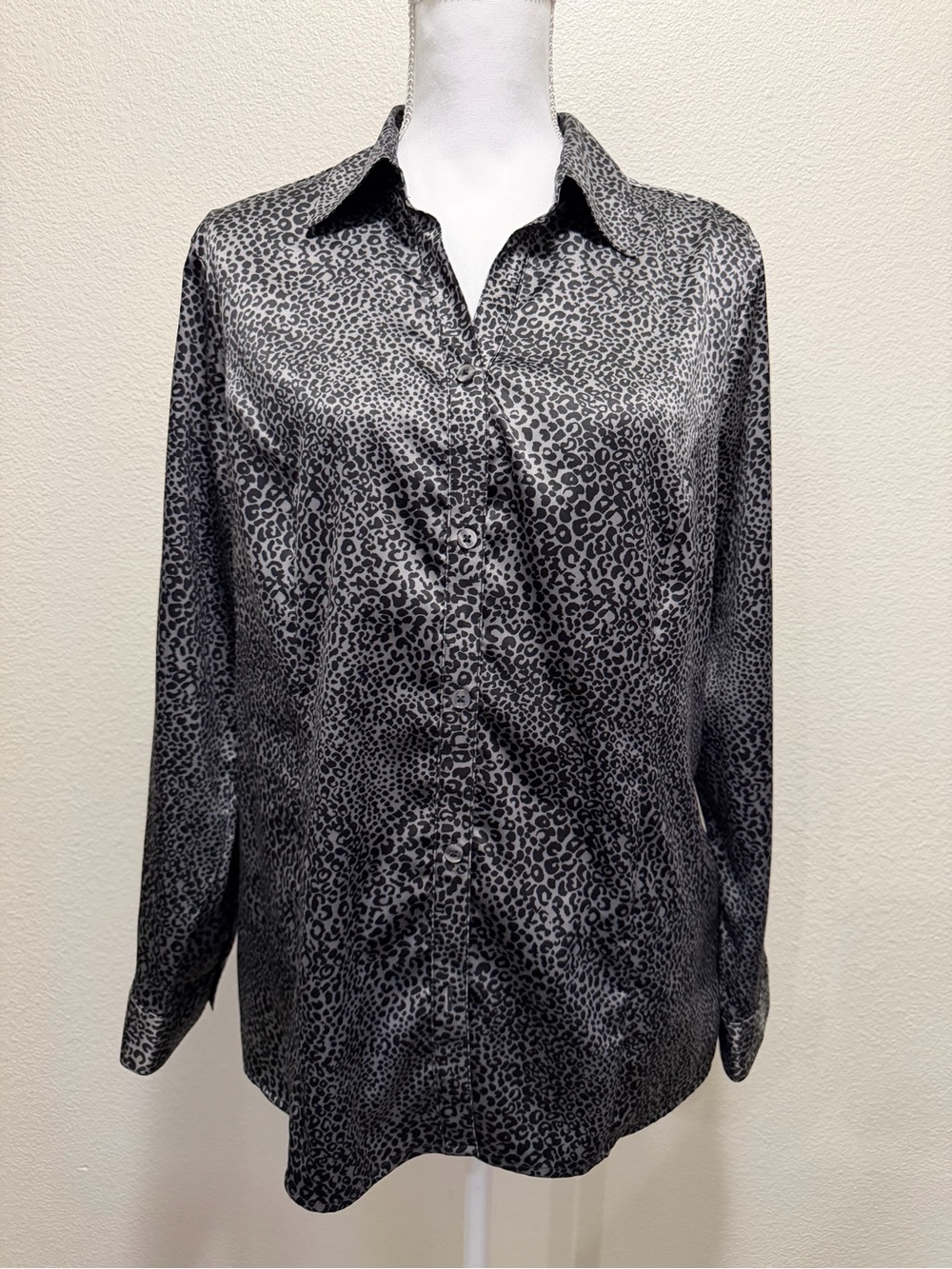 Croft & Barrow gray and black leopard print long sleeve blouse, large